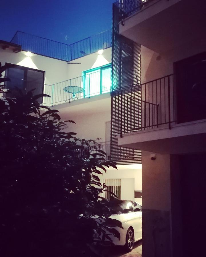 New Marina Apartments Torri Del Benaco Exterior foto